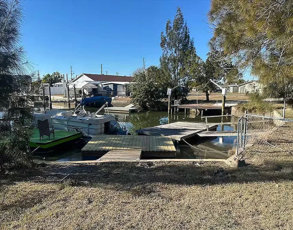 6839 Albatross Ln — exterior photo