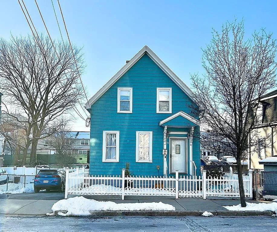 30 Woodlawn St — exterior photo