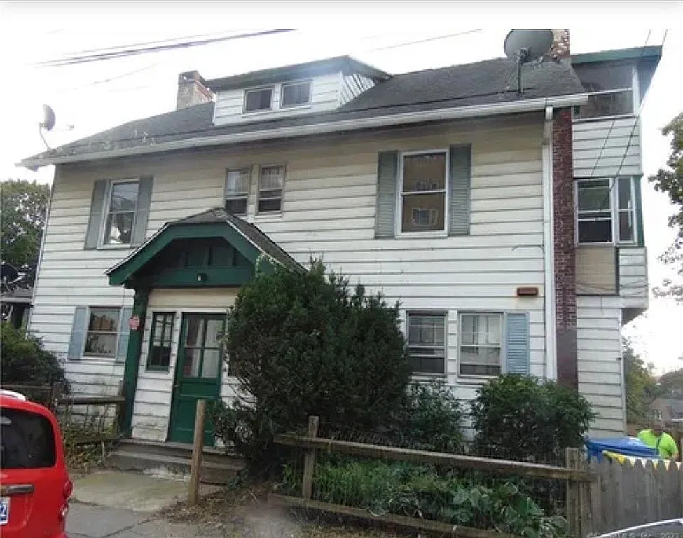 121 Hillside Ave — exterior photo