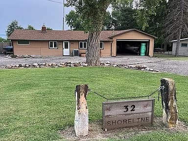 32 Shoreline Dr — exterior photo
