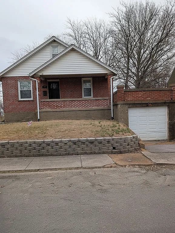 318 N Farmington Rd — exterior photo