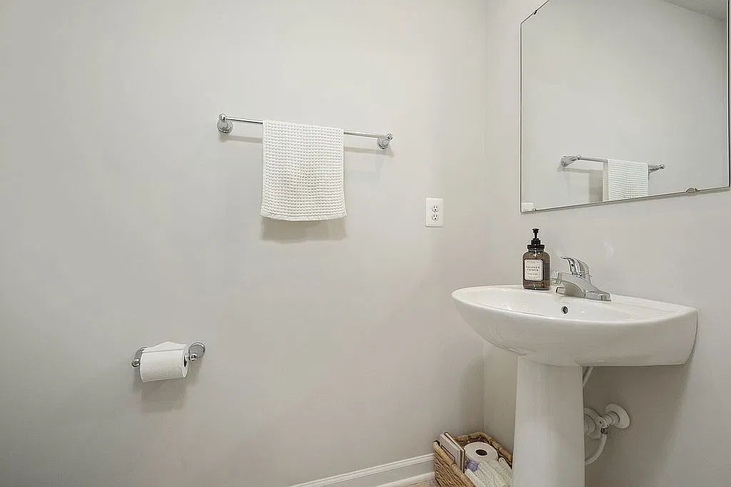 680 Grommet Dr — exterior photo