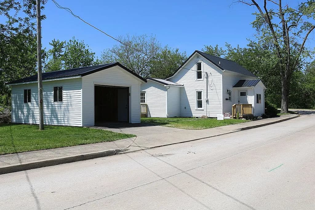 657 W Lincoln St — exterior photo