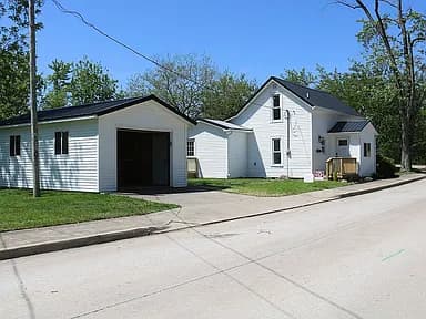 657 W Lincoln St — exterior photo