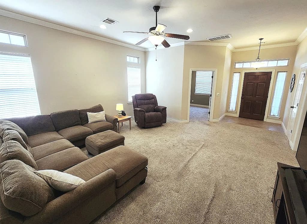 4401 Spyglass Dr — exterior photo