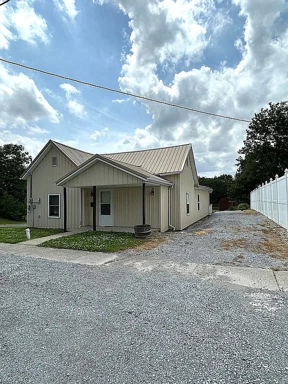 300 N Virginia St — exterior photo