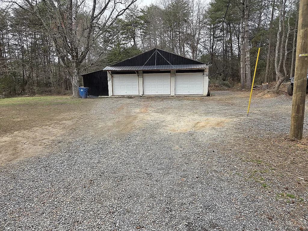 4531 Springs Rd — exterior photo