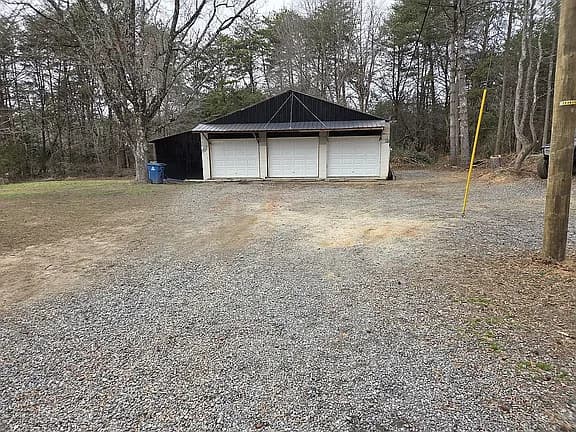 4531 Springs Rd — exterior photo