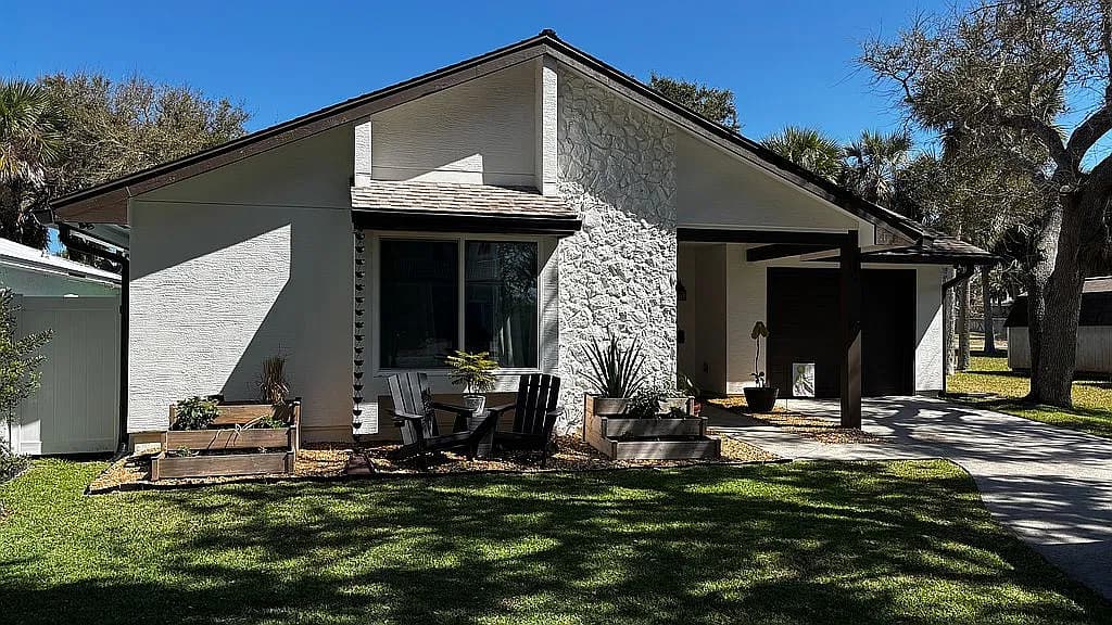 905 S Flagler Ave — exterior photo