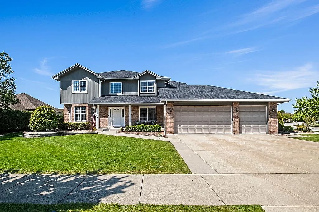 8143 Stonegate Dr — exterior photo