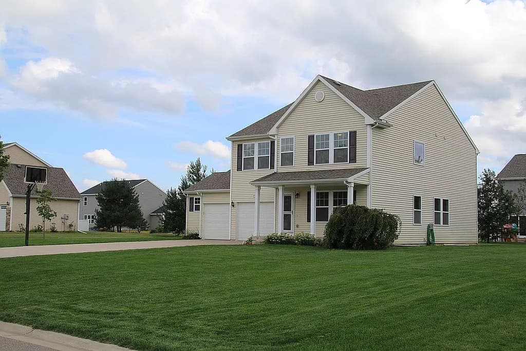 5751 Attleberry Ave — exterior photo