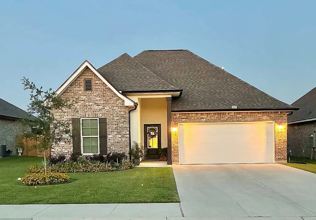 225 Hydrangea Blvd — exterior photo