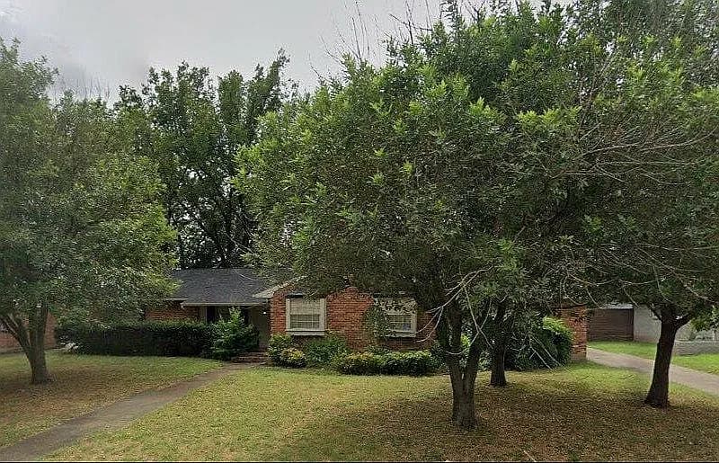 10307 Cromwell Dr — exterior photo