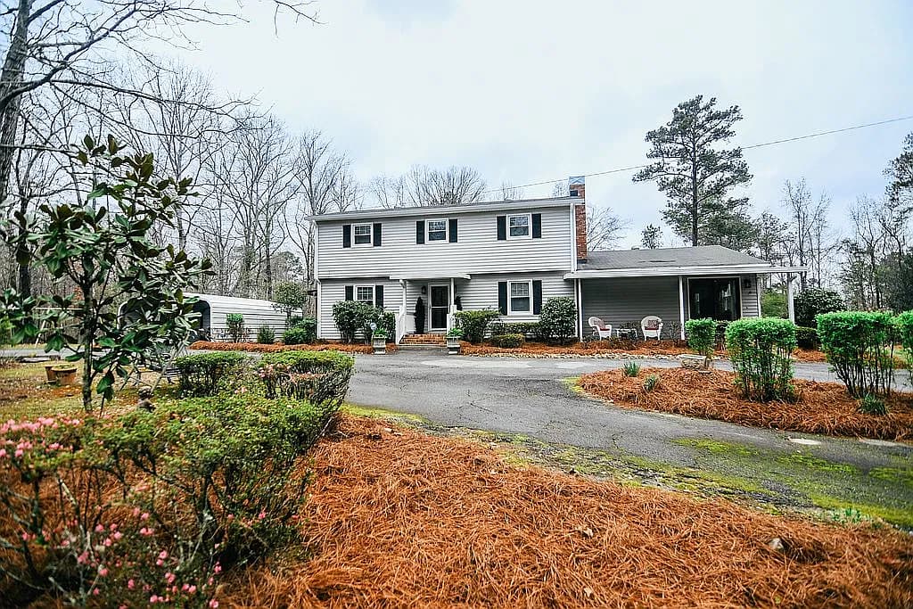 225 E Colonial Dr — exterior photo