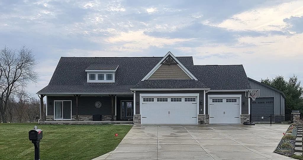 8564 Castlebar Ln — exterior photo