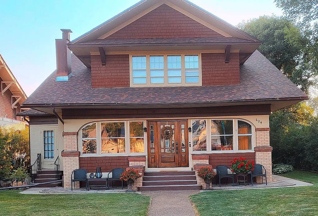 624 4th Ave — exterior photo