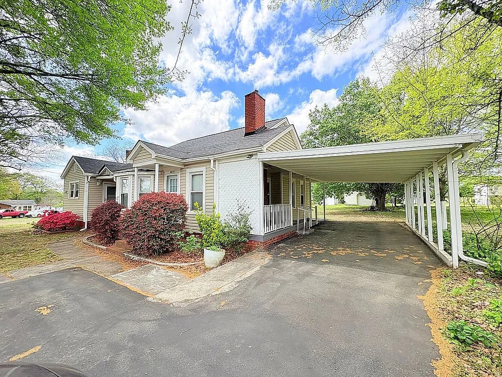 4640 Roberta Rd — exterior photo