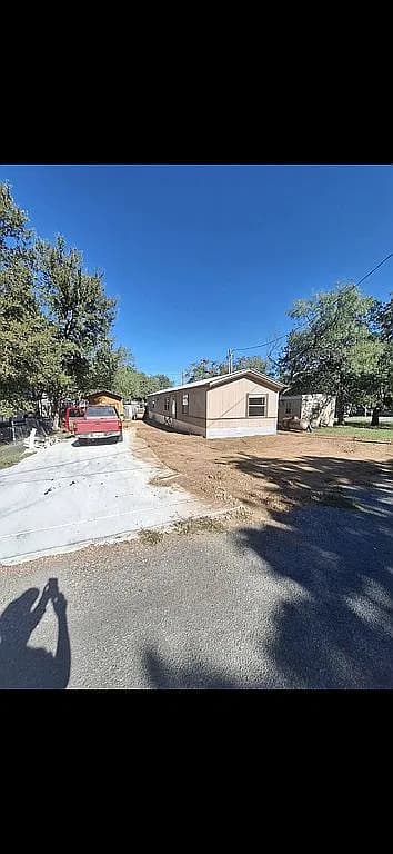 703 Fir Ln — exterior photo