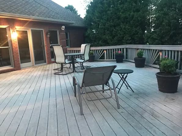 909 Stoneybrook Rd — exterior photo