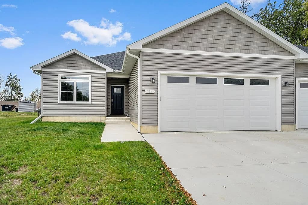 104 Bergen Dr — exterior photo