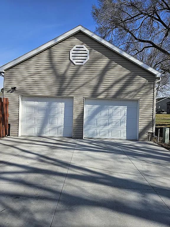 522 3rd Ave — exterior photo