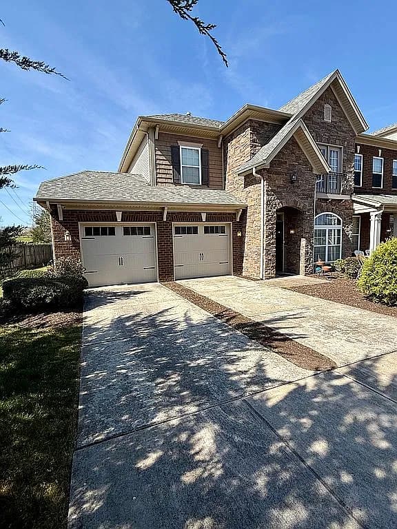 2088 Traemoor Village Dr — exterior photo