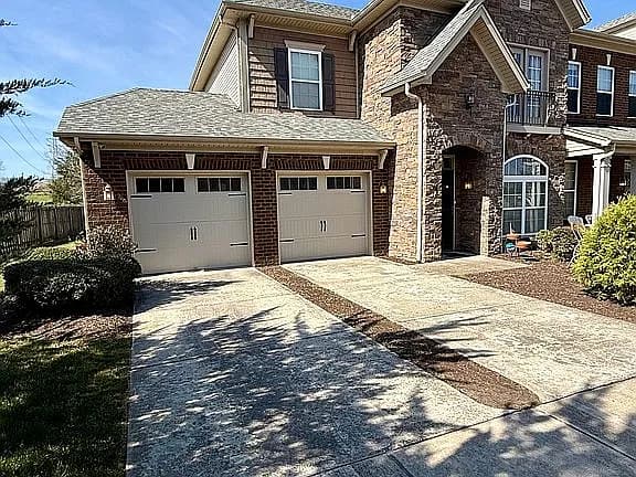 2088 Traemoor Village Dr — exterior photo