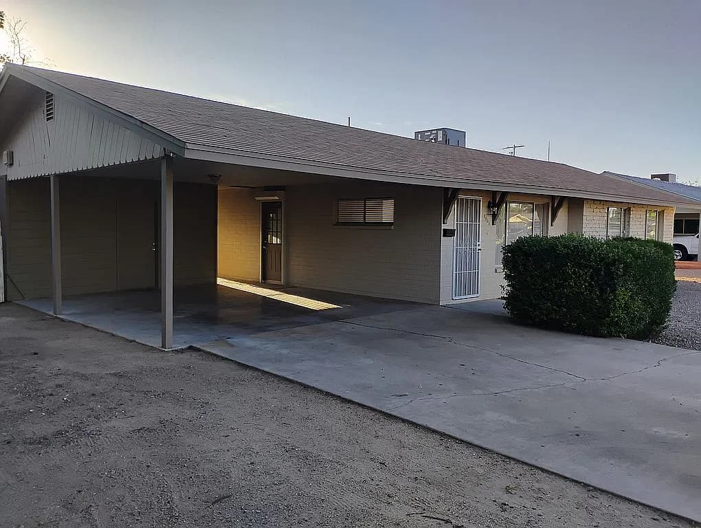 7800 N 60th Ave — exterior photo