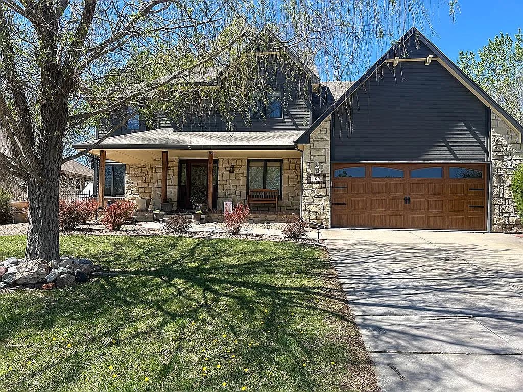 107 S Lakeside Dr — exterior photo