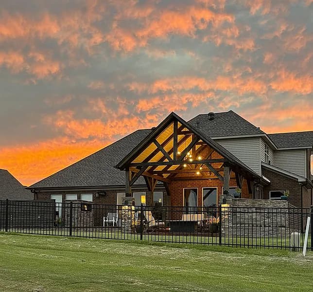 4605 Club house Dr — exterior photo