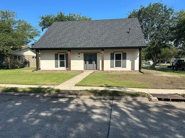 200 Raywood Dr — exterior photo