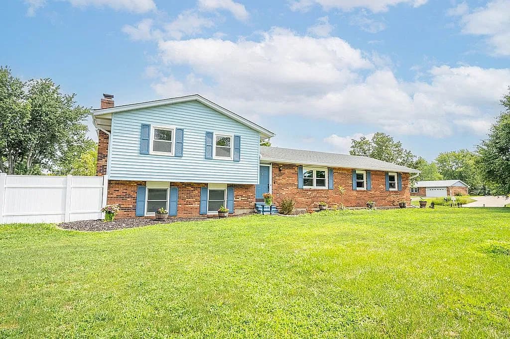 5085 Parkside Dr — exterior photo