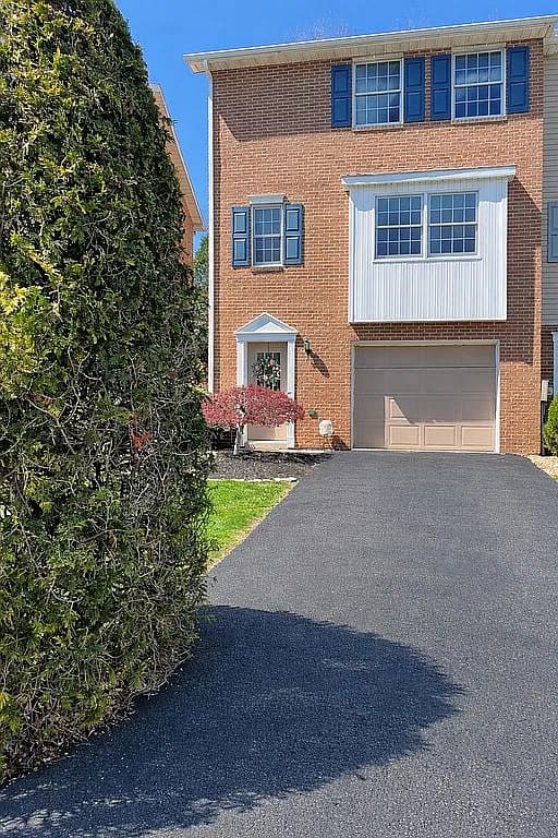 1128 Cranston Dr — exterior photo