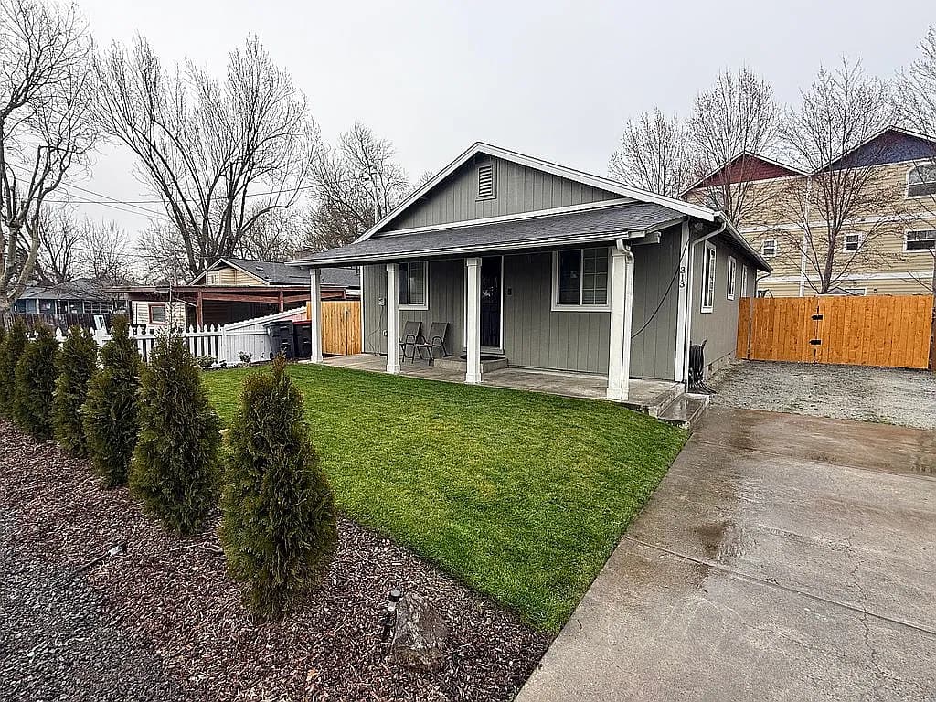 313 Berrydale Ave — exterior photo