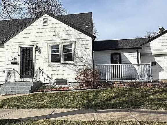 216 W 2nd St — exterior photo