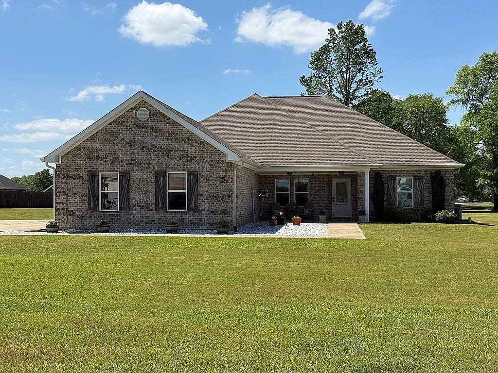 73 Ashleigh Dr — exterior photo