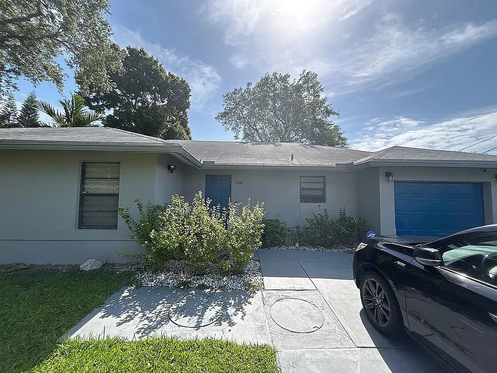 4640 SW 29th Ter — exterior photo