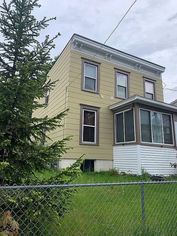 1540 4th St — exterior photo