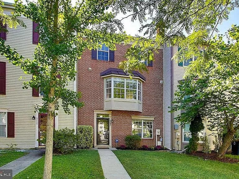 9237 Fairlane Pl — exterior photo