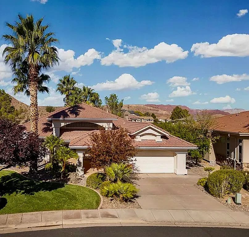 2698 W Canyon Ridge Rd — exterior photo