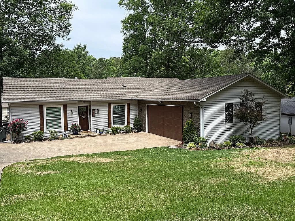 304 W Mountain View Dr — exterior photo
