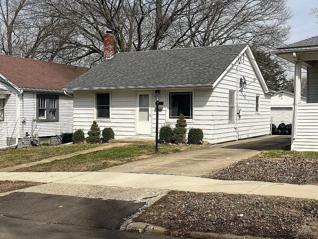 1113 Eastholme Ave — exterior photo