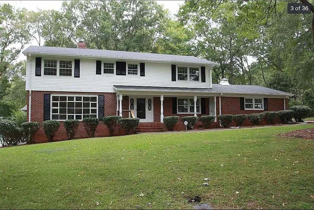200 Sherwood Dr — exterior photo