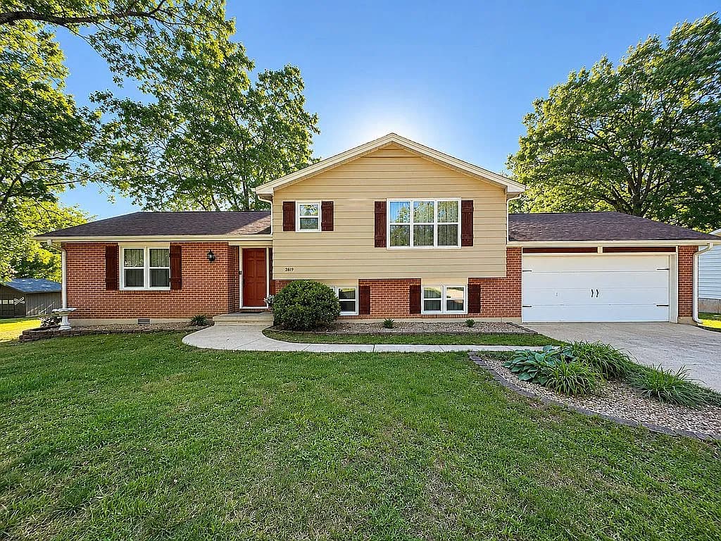 2819 Ridgewood Dr — exterior photo