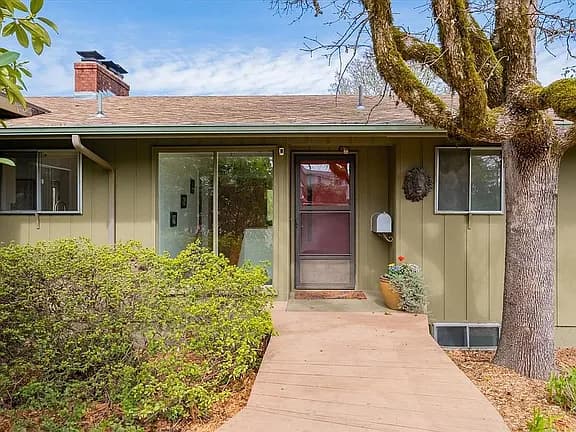 1831 NW Hawthorn Pl — exterior photo