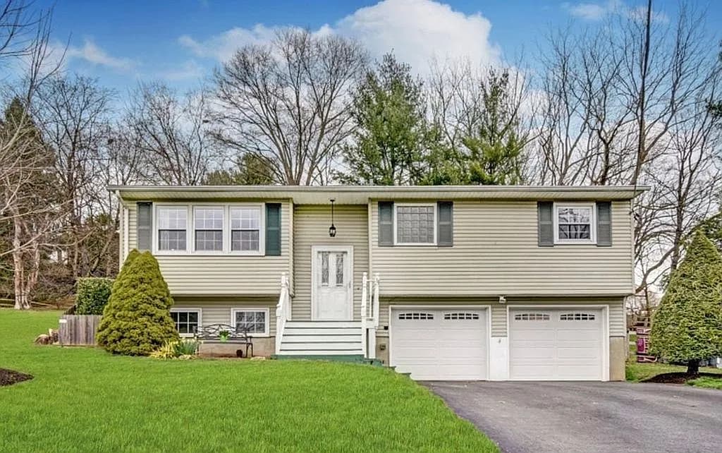 34 Beavers St — exterior photo