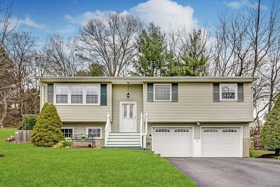 34 Beavers St — exterior photo