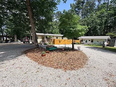1287 Lakeside Dr — exterior photo
