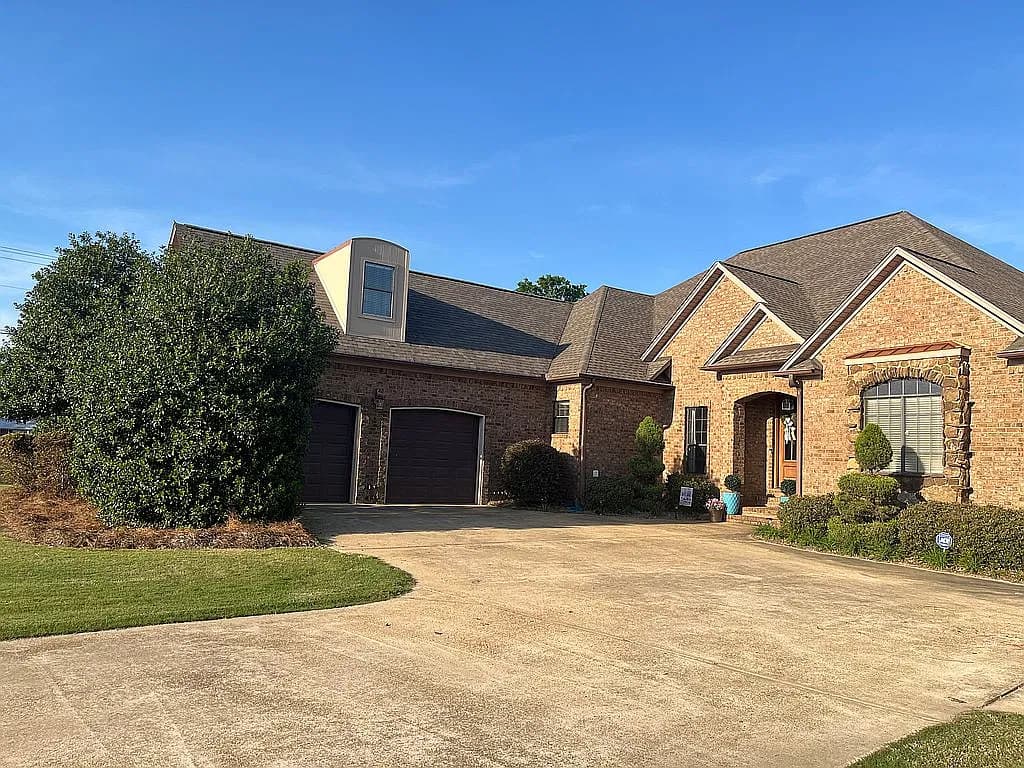 104 Garden Park Dr — exterior photo