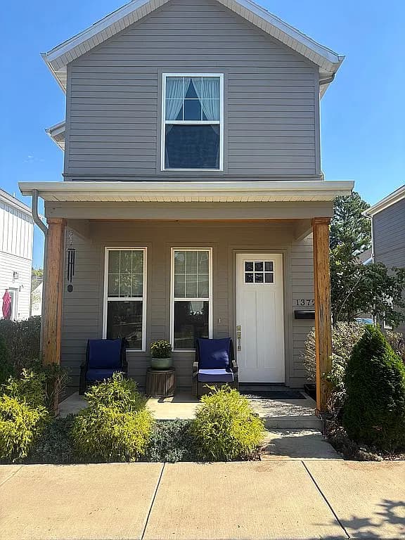 1372 S Duncan Ave — exterior photo